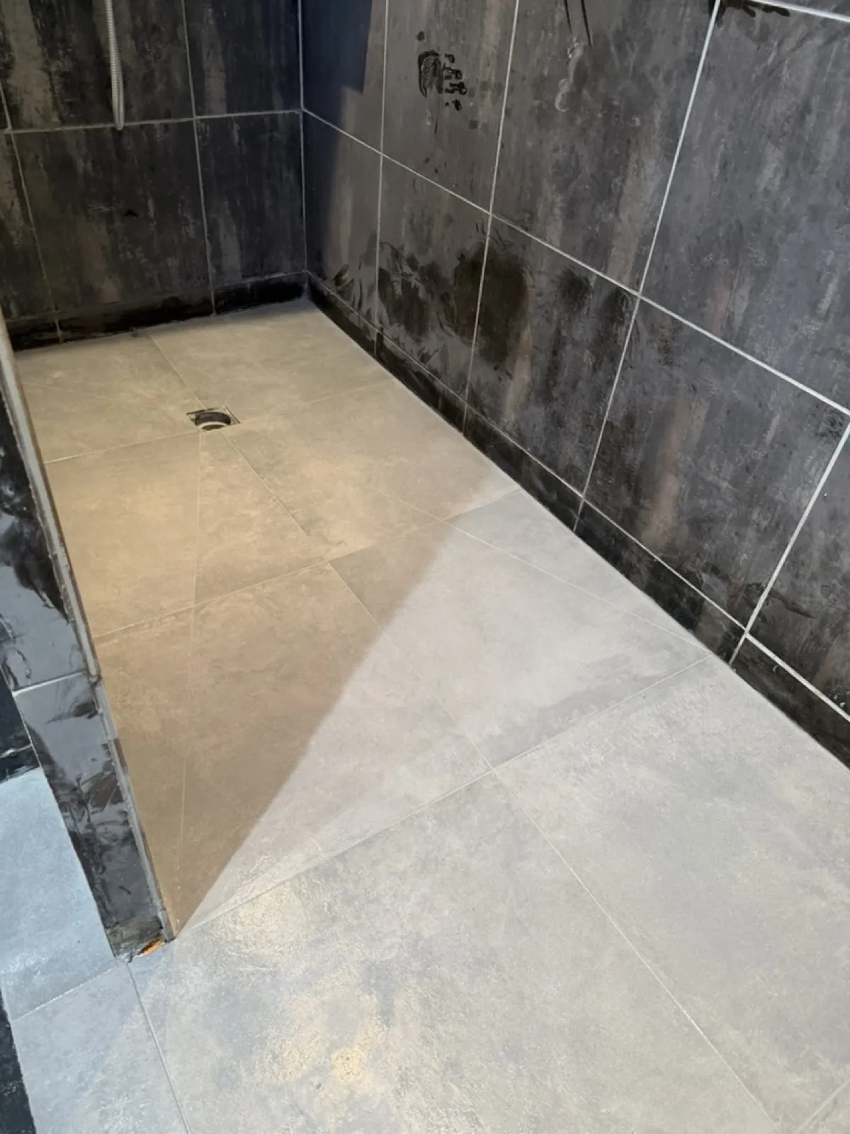Rénovation de salle de bain à Brignoles (Var) — avant/après, réalisation Tinker