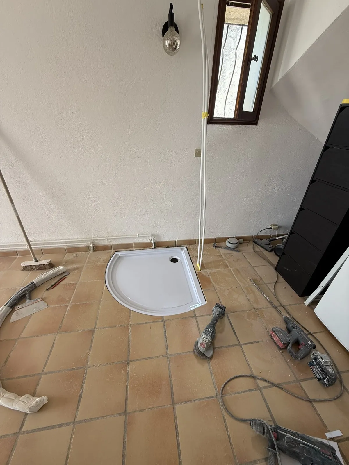 Rénovation de salle de bain à Brignoles (Var) — avant/après, réalisation Tinker