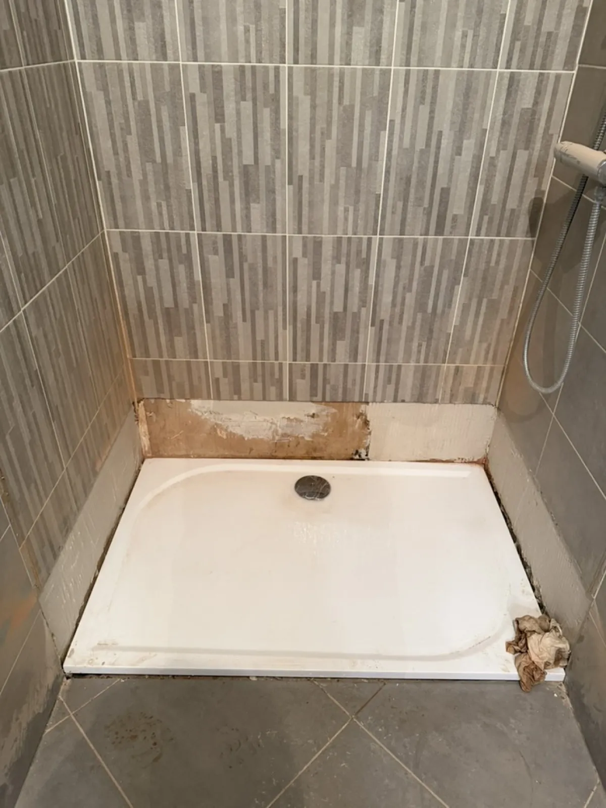 Rénovation de salle de bain à Brignoles (Var) — avant/après, réalisation Tinker