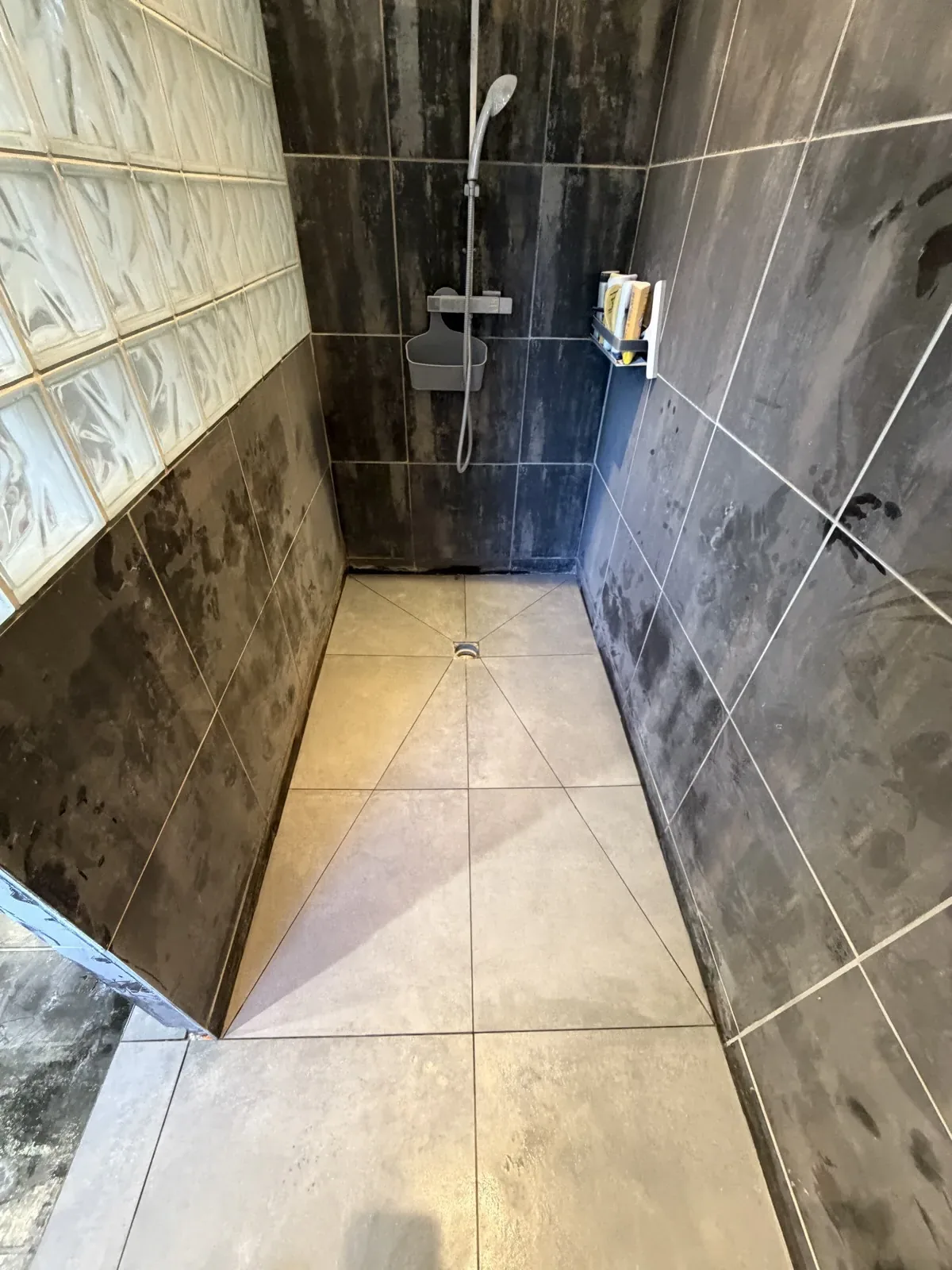 Rénovation de salle de bain à Brignoles (Var) — avant/après, réalisation Tinker
