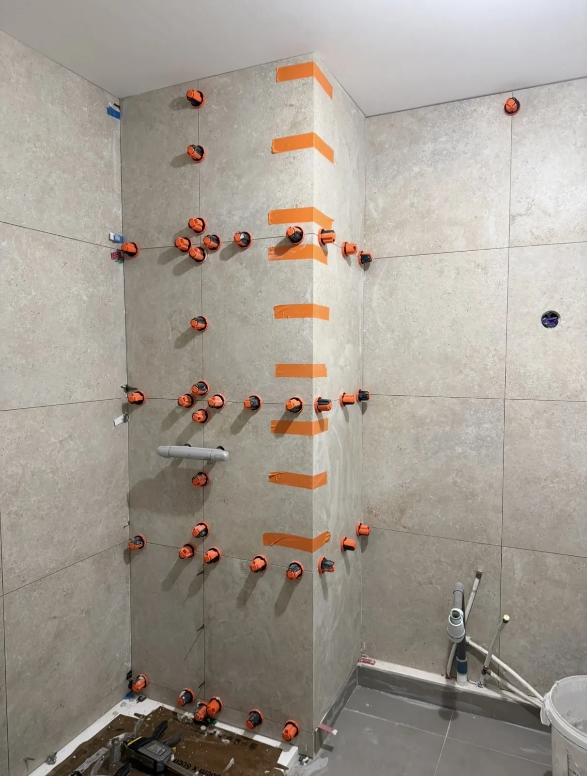 Rénovation de salle de bain à Brignoles (Var) — avant/après, réalisation Tinker