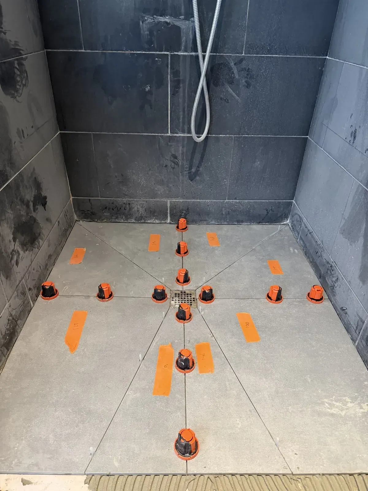 Rénovation de salle de bain à Brignoles (Var) — avant/après, réalisation Tinker